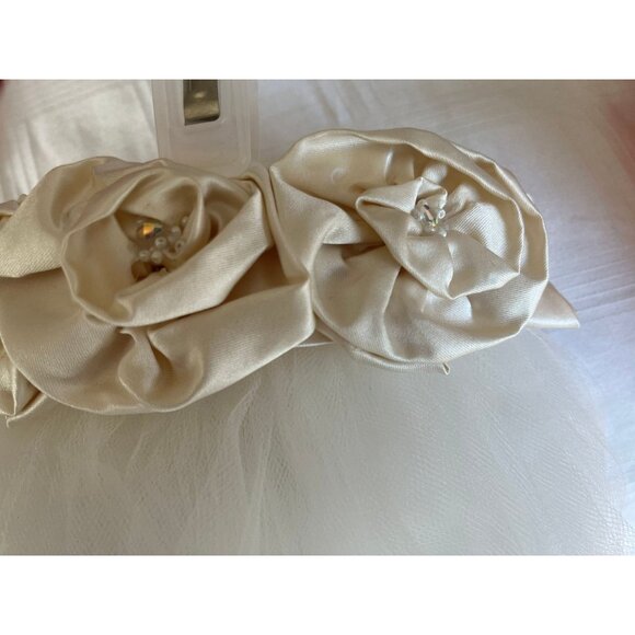 Vintage 1970\'s Bridal Head Dress Veil With Three Satin Roses Rhinestones main image 7